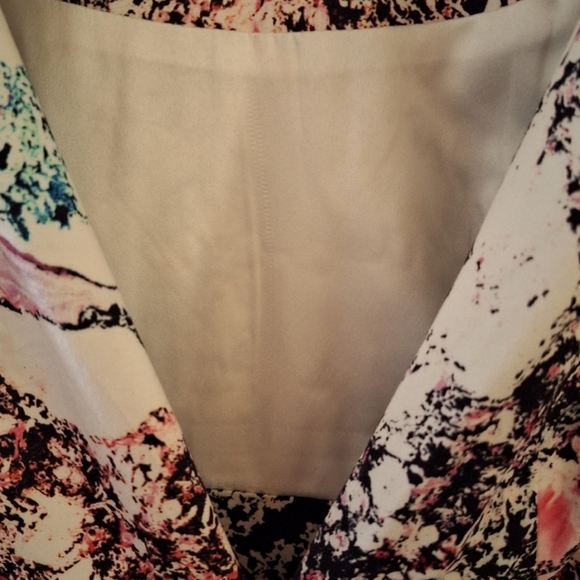 FRENCH CONNECTION DESIGNER FLORAL FITTED SLEEVELESS DRESS - Picture 6 of 7